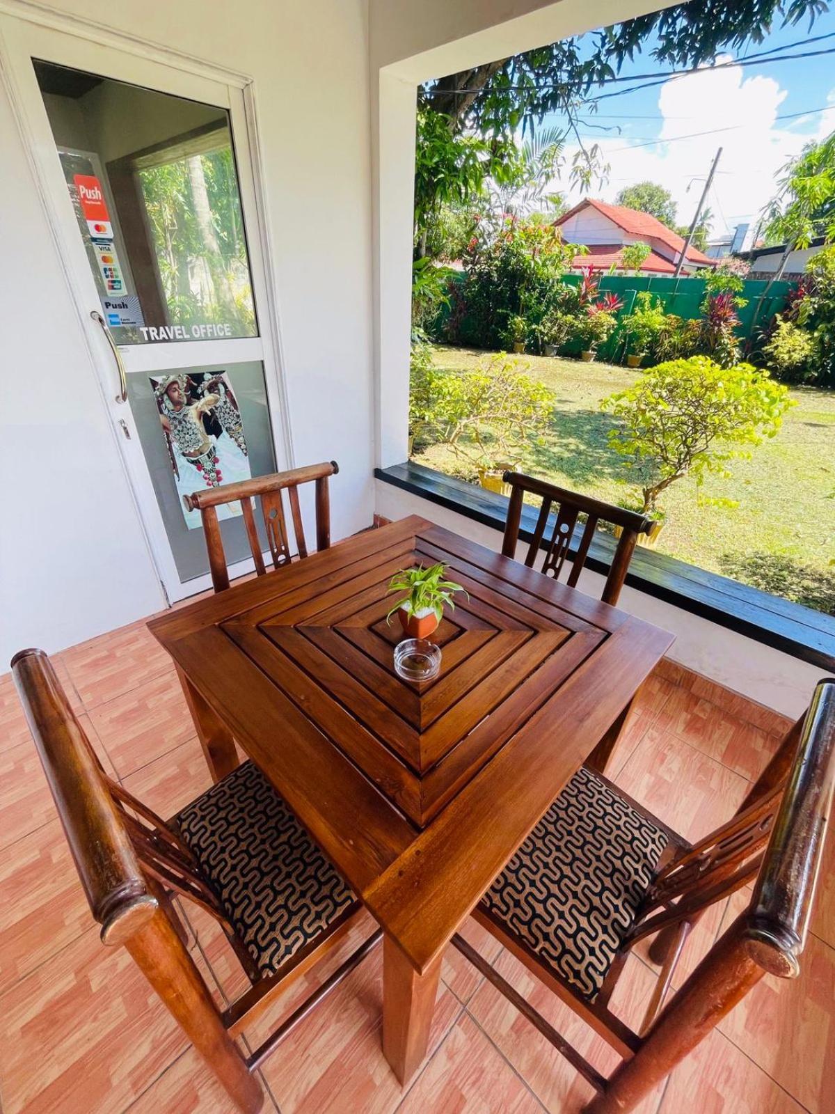 The Beez Hotel Negombo Exterior photo