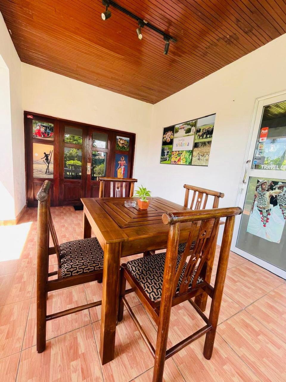 The Beez Hotel Negombo Exterior photo