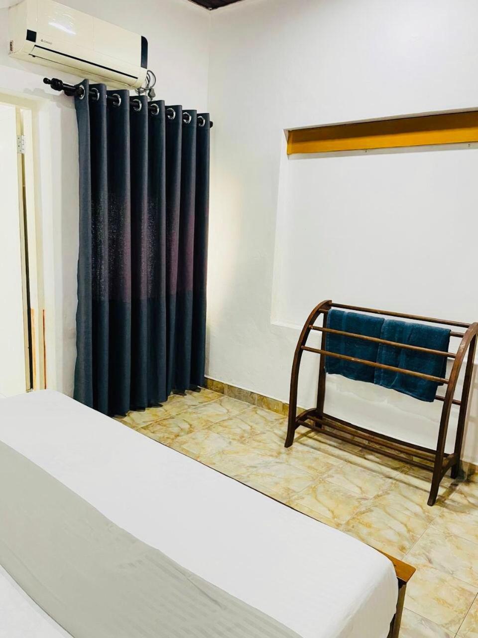 The Beez Hotel Negombo Exterior photo